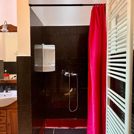 Apartment Historic Charm And Modern Comfort - Interwar