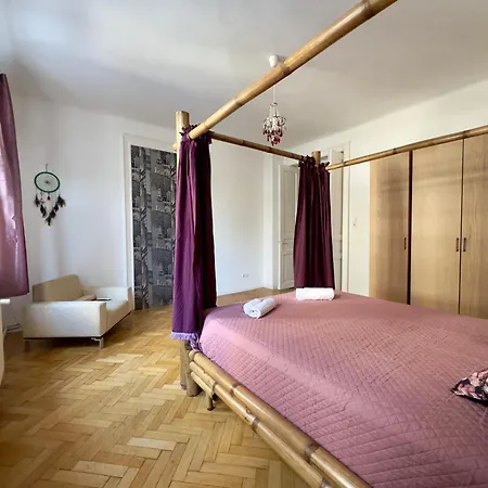 Historic Charm And Modern Comfort - Interwar Bukarest