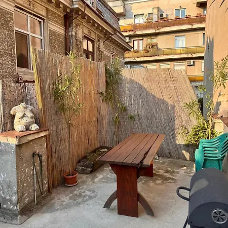 Historic Charm And Modern Comfort - Interwar Apartment *
