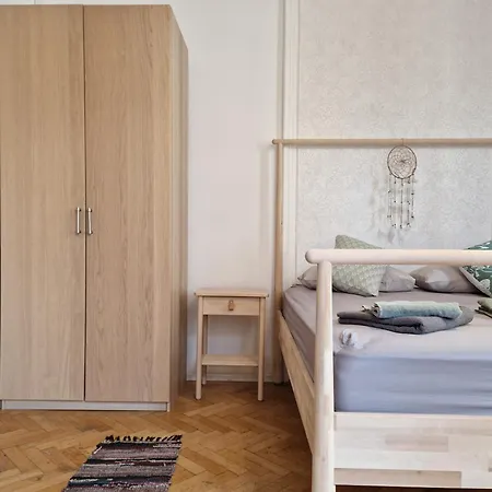 Apartment Historic Charm And Modern Comfort - Interwar Bukarest