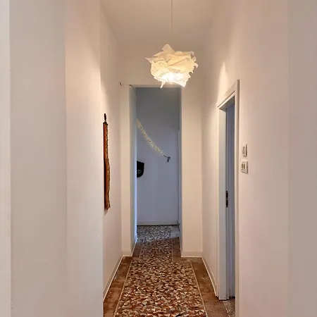 Апартаменты Historic Charm And Modern Comfort - Interwar *