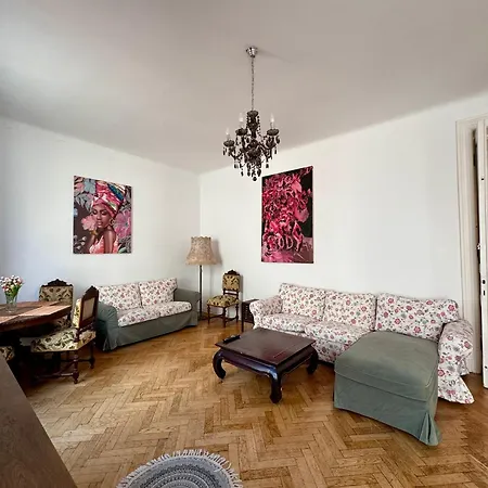 Historic Charm And Modern Comfort - Interwar Апартаменты