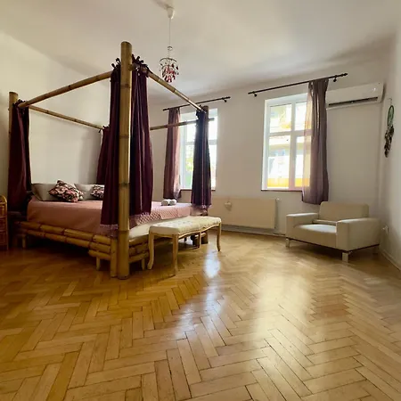 Апартаменты Historic Charm And Modern Comfort - Interwar *