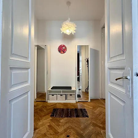 Appartement Historic Charm And Modern Comfort - Interwar Boekarest
