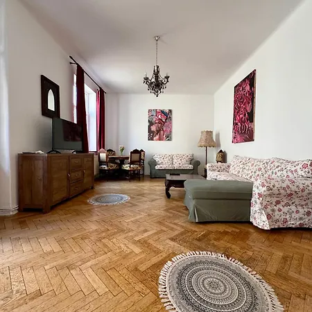 Historic Charm And Modern Comfort - Interwar