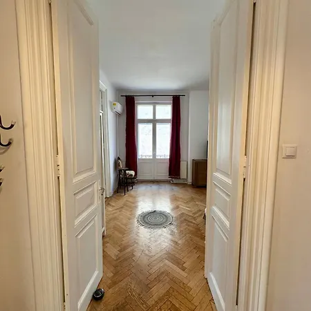 Апартаменты Historic Charm And Modern Comfort - Interwar *