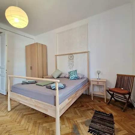 Lägenhet Historic Charm And Modern Comfort - Interwar